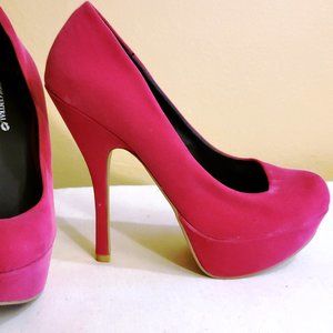 Fuchsia/Hot Pink/Magenta suede pumps/heels